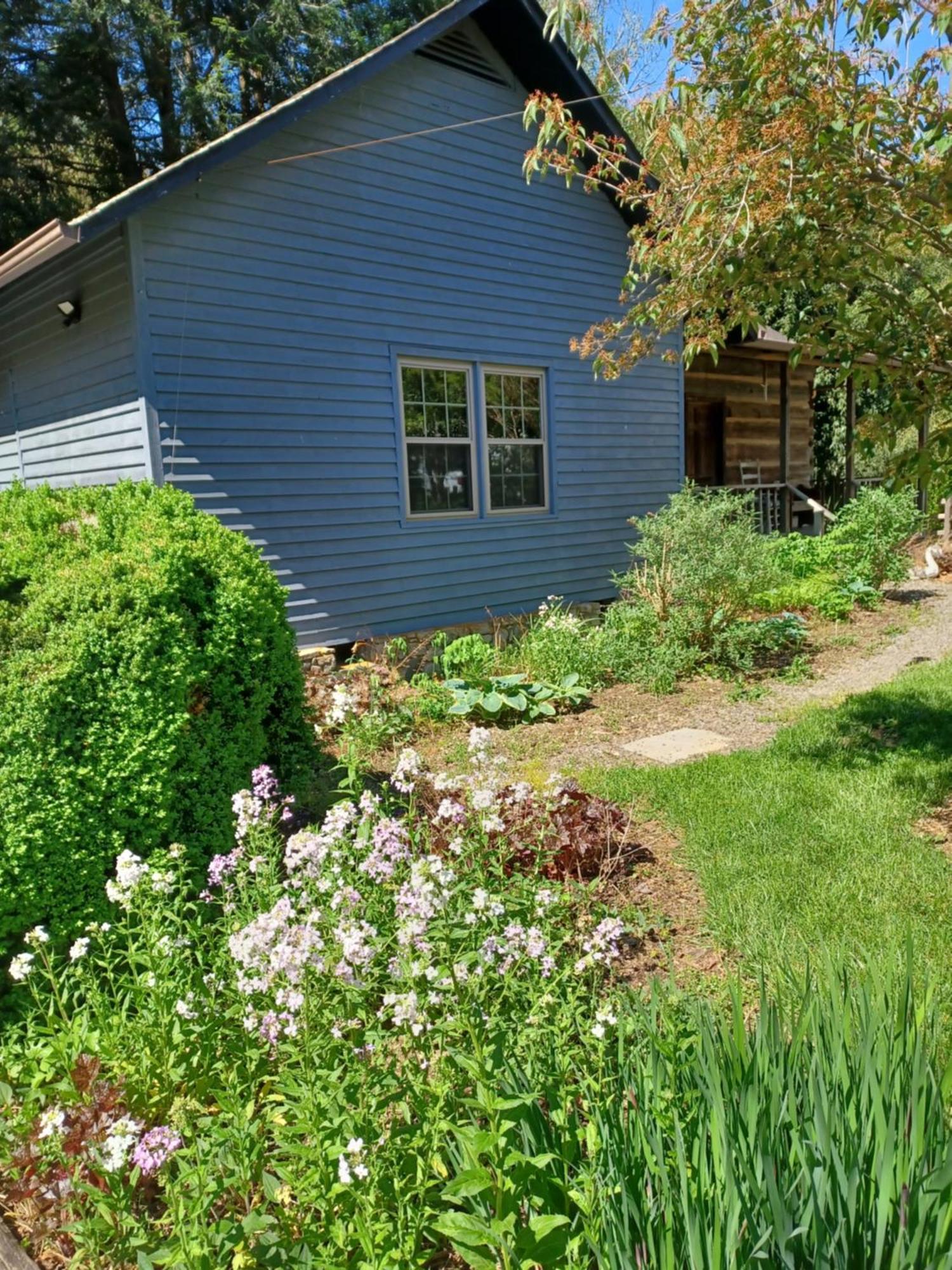 Restored1850S Log Cabin, With Gazebo And Gardens! 1 Mile To Downtown Weaverville Buitenkant foto