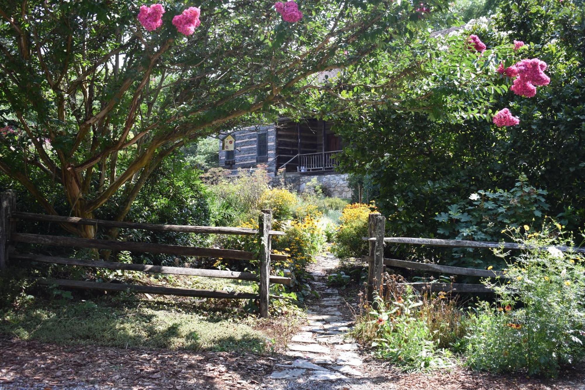 Restored1850S Log Cabin, With Gazebo And Gardens! 1 Mile To Downtown Weaverville Buitenkant foto